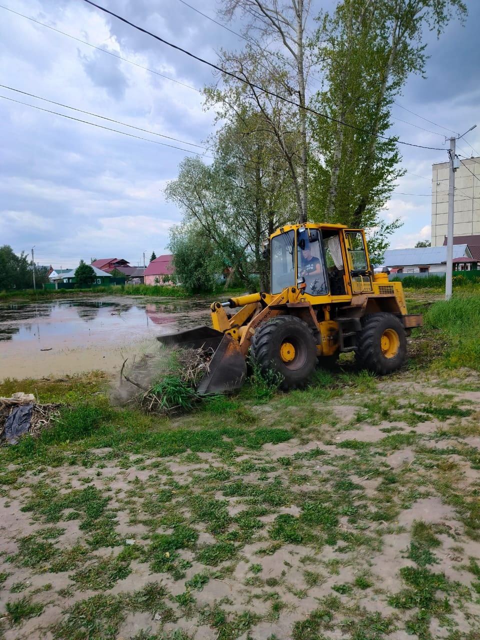 Муниципальный ЦУР: очищены берега озера на улице Масленникова и вывезен мусор..