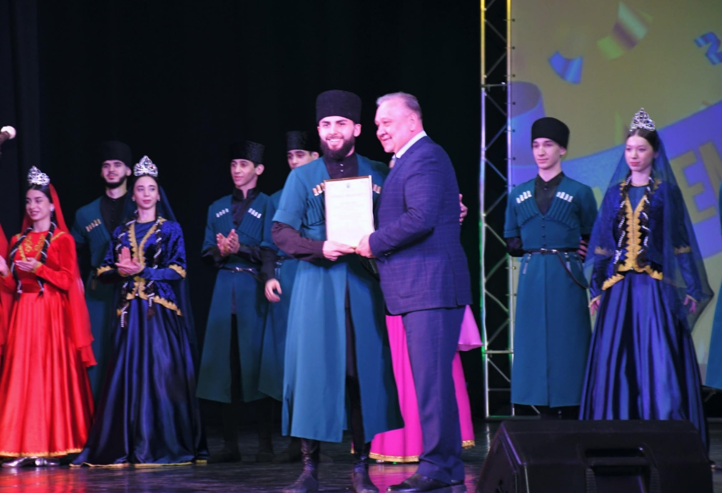 21 марта многие народы Востока отмечают праздник весны и обновления - Навруз, что означает "Новый день". Навруз включён в Список нематериального культурного наследия человечества..