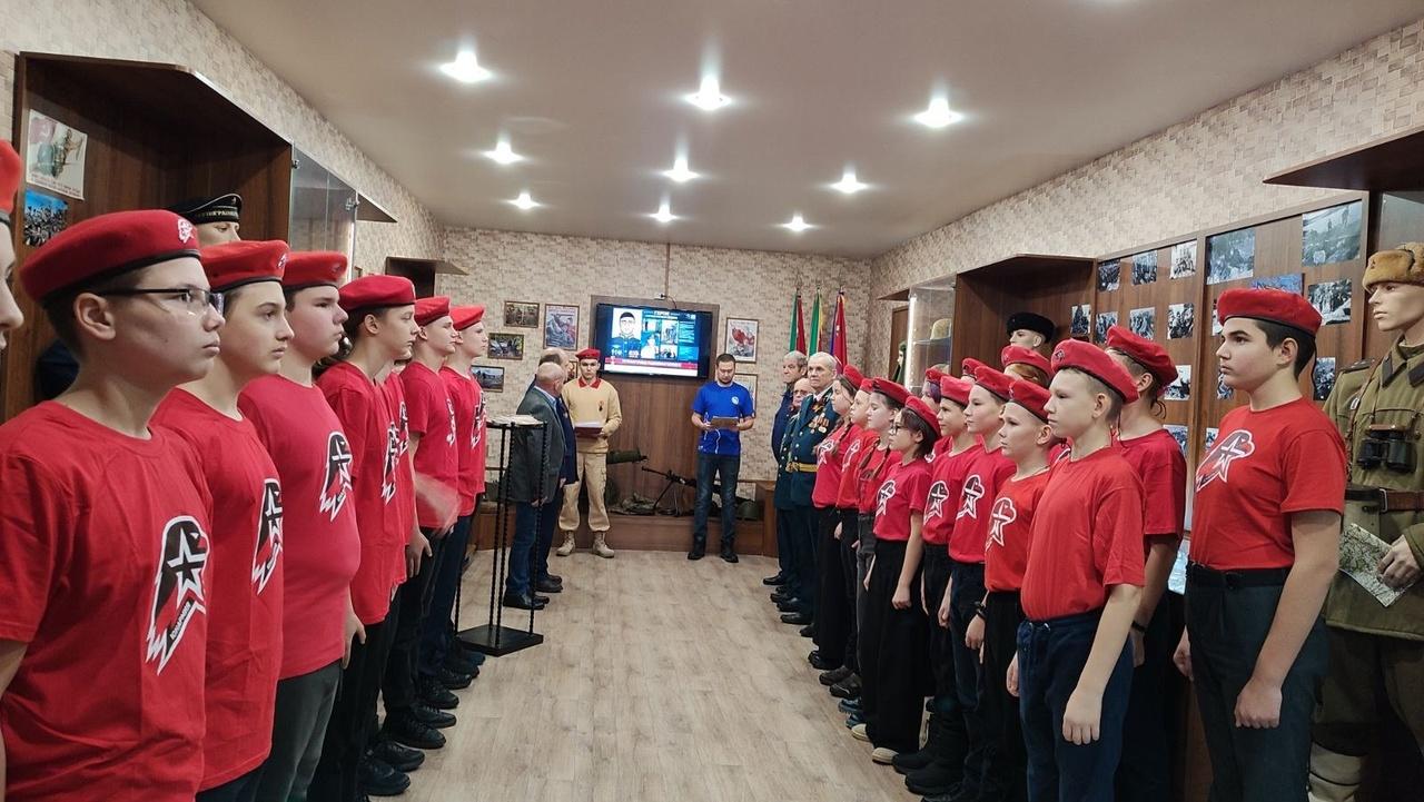Димитровградские школьники Лицея №25 и Городской гимназии приняли тожественную клятву ЮНАРМЕЙЦА.