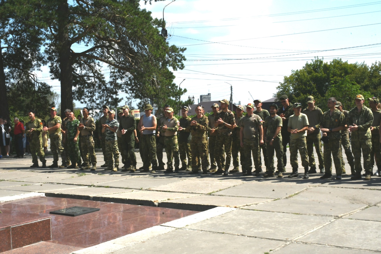 В субботу 5 августа в Димитровграде у Монумента Славы состоялись торжественные проводы мобилизованных бойцов.