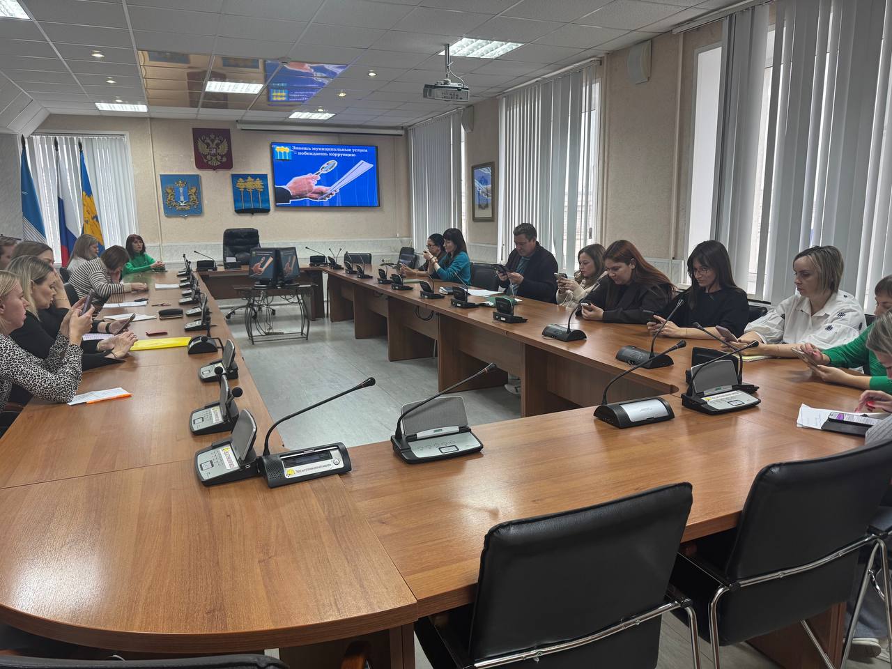 В целях профилактики недопущения коррупционных ситуаций, 29.10.2025 проведено тестирование на знание норм административных регламентов по предоставлению муниципальных услуг.