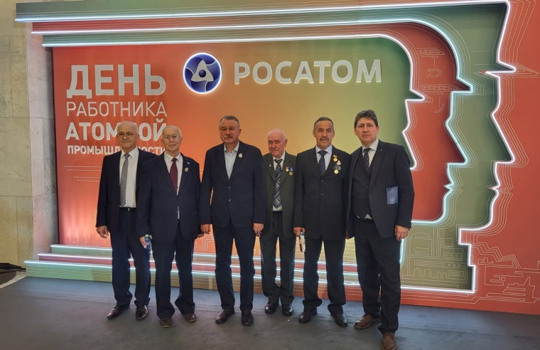 Сотрудникам ГНЦ НИИАР вручены государственные награды в Кремлевском дворце.