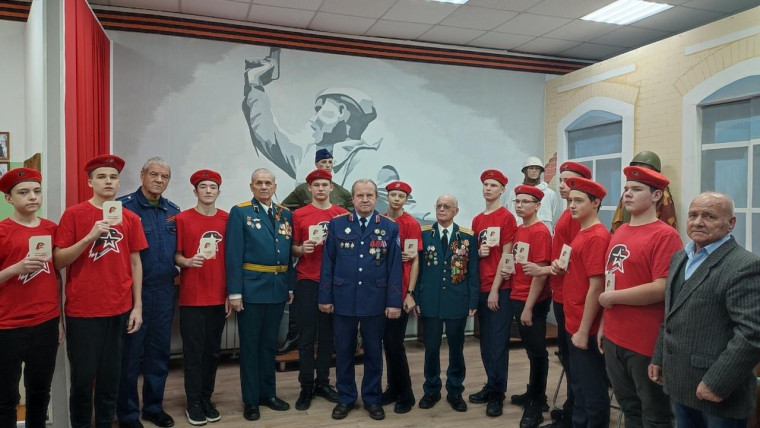 Димитровградские школьники Лицея №25 и Городской гимназии приняли тожественную клятву ЮНАРМЕЙЦА.